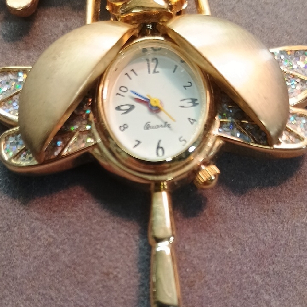 Gold Dragonfly Keychain Watch - Picture 2 of 4